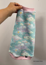 Charger l&#39;image dans la galerie, Pyjama SQUISHY - Nuages pastels SANS MANCHE LARGE LONG PRÊT À PARTIR